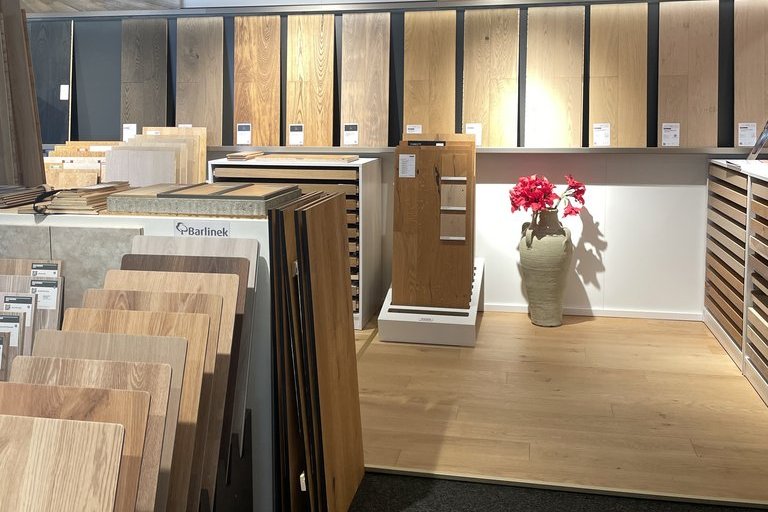 Blick in Bodenausstellung Holzböden