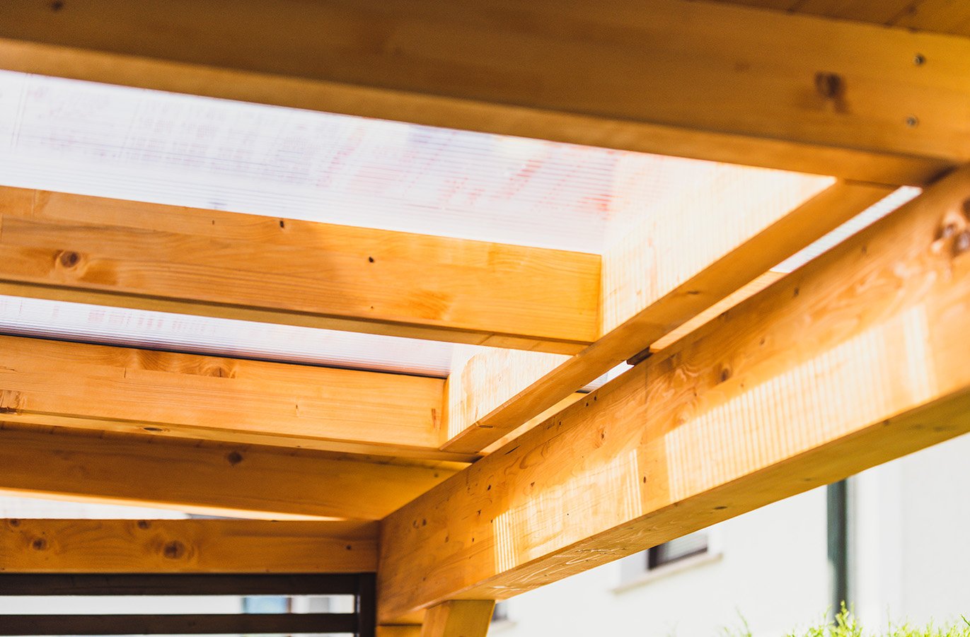 massive Terrassenüberdachungen aus Holz bei Gschwander Eine massive Terrassenüberdachungen aus Holz
